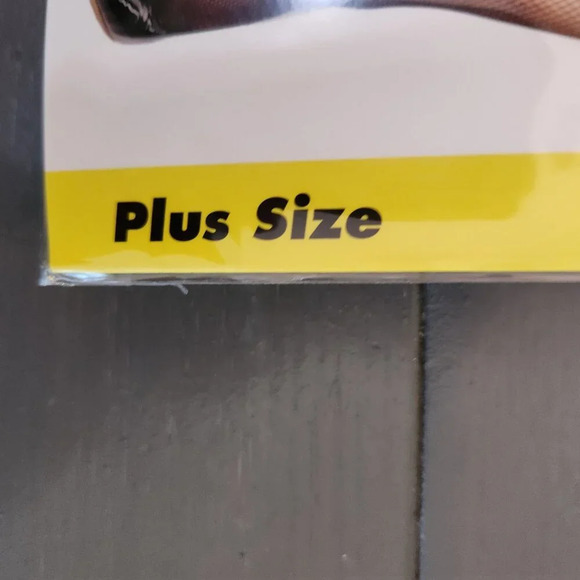 Spirit Halloween Women's Black Fishnet Tights plus size - Picture 5 of 6